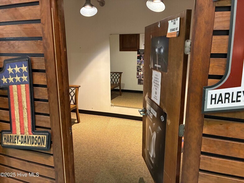 More Photos Of 8739 Caratoke Hwy, Harbinger General Retail For Sale