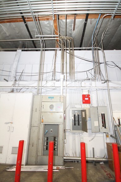 More Photos Of 444 Athol St, San Bernardino Warehouse For Sale