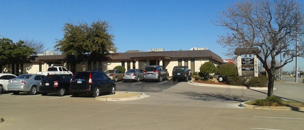 More Photos Of 1615 Precinct Line Rd, Hurst Office For Lease