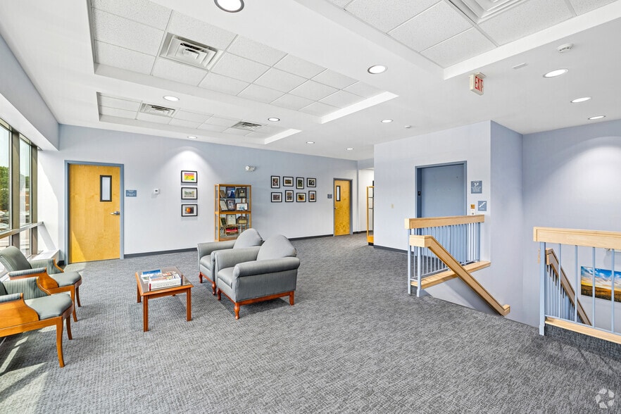 More Photos Of 10B Airline Dr, Albany Office For Sale