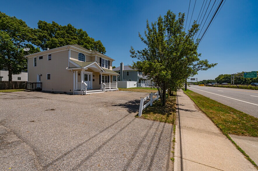More Photos Of 2163 Sunrise Hwy, Islip Office For Sale