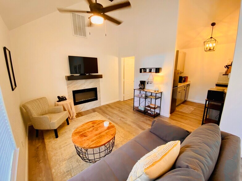 More Photos Of 104 Scudder Ln, Wimberley Hotel For Sale