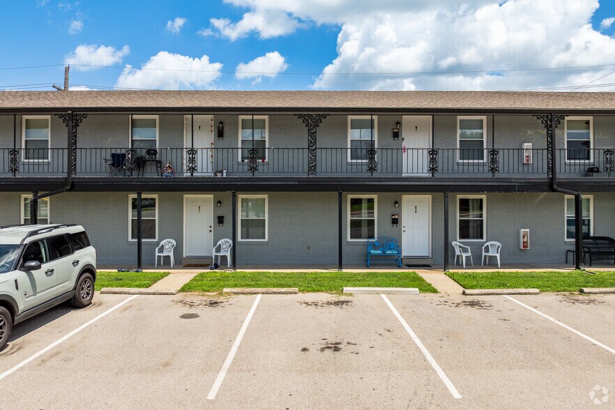 More Photos Of 1630-1634 Greentree Blvd, Clarksville Apartments For Sale