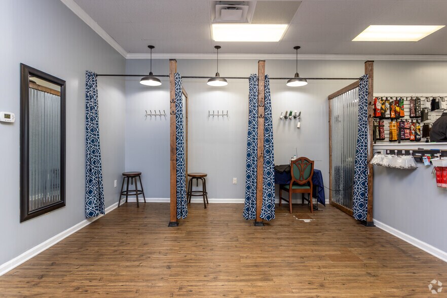 More Photos Of 1701 Rollins Way, Columbus Freestanding For Sale