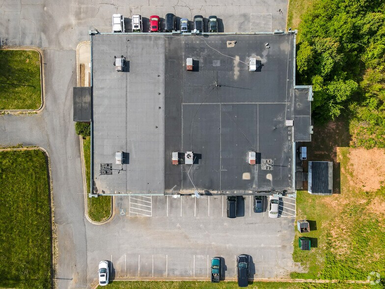 More Photos Of 3305 16th Ave SE, Conover Office For Lease