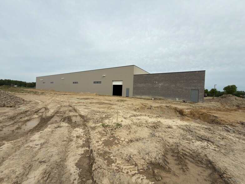 More Photos Of 796 Campus Parkway Dr, Tecumseh Manufacturing For Sale