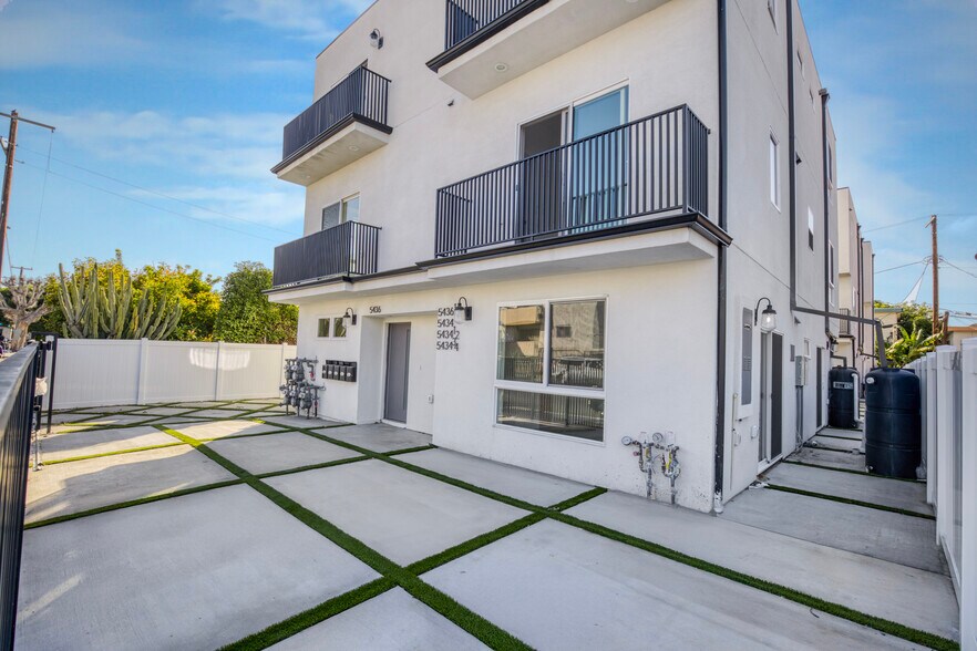 More Photos Of 5436 Romaine St, Los Angeles Apartments For Sale