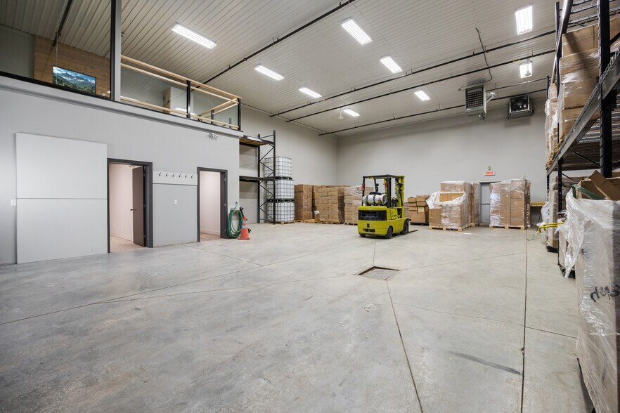 More Photos Of 1350 Boul Lionel-Boulet, Varennes Warehouse For Lease