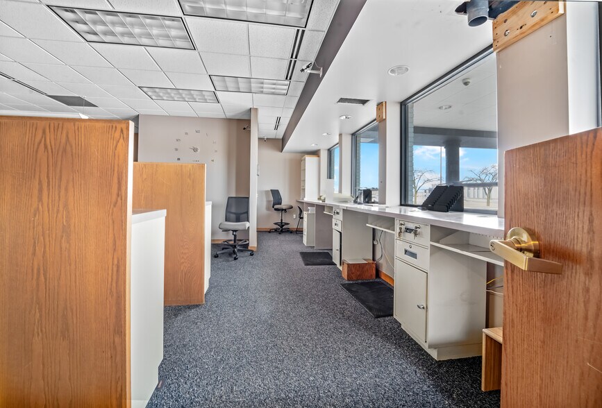 More Photos Of 245 N Peters Ave, Fond Du Lac General Retail For Sale