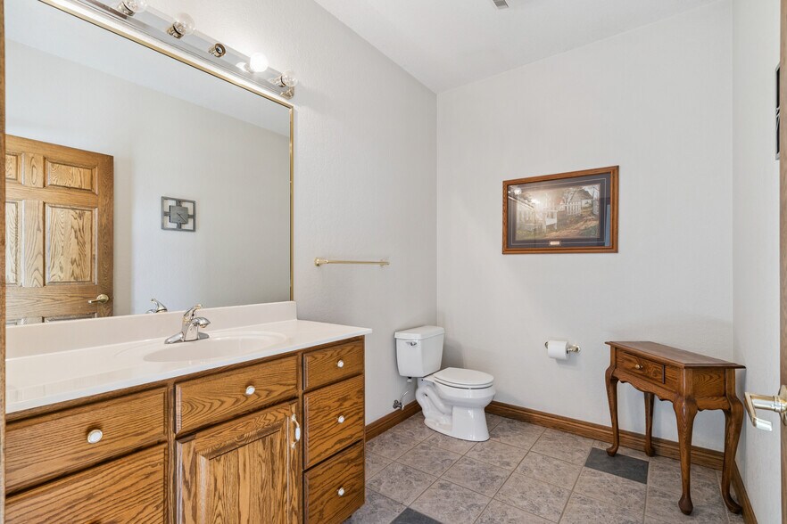 More Photos Of 702 Short St, Decorah Office For Sale