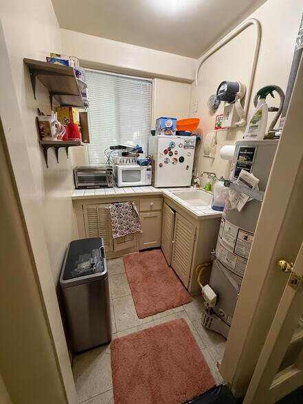 More Photos Of 14540 Sylvan St, Van Nuys Office For Sale