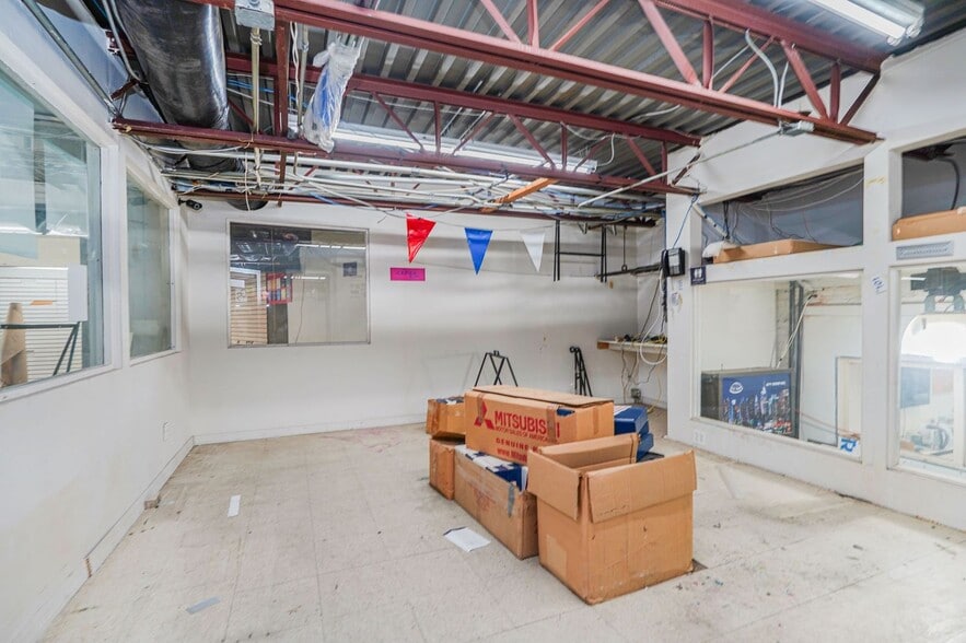 More Photos Of 1940 McDonald Ave, Brooklyn Auto Repair For Lease