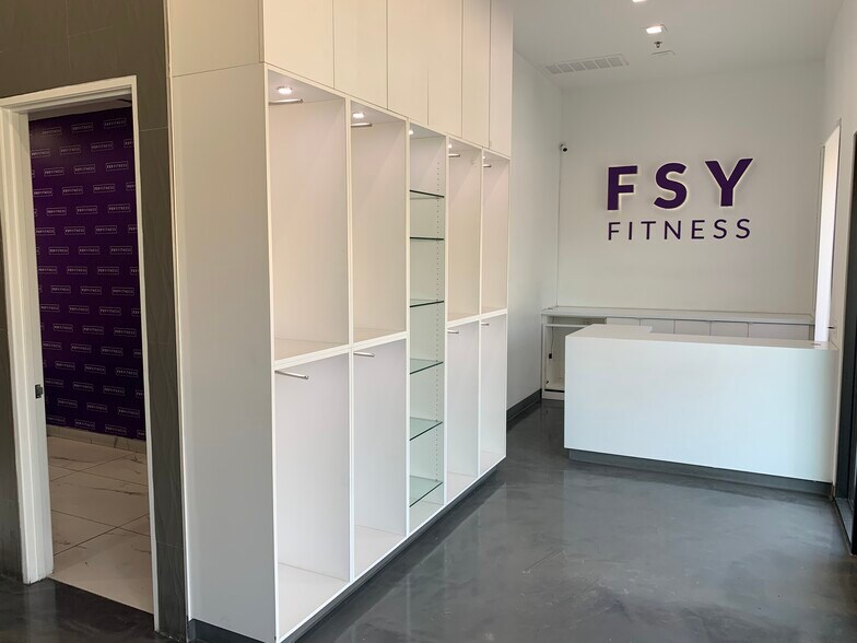 More Photos Of 670 S Green Valley Pky, Henderson Storefront Retail Office For Sale