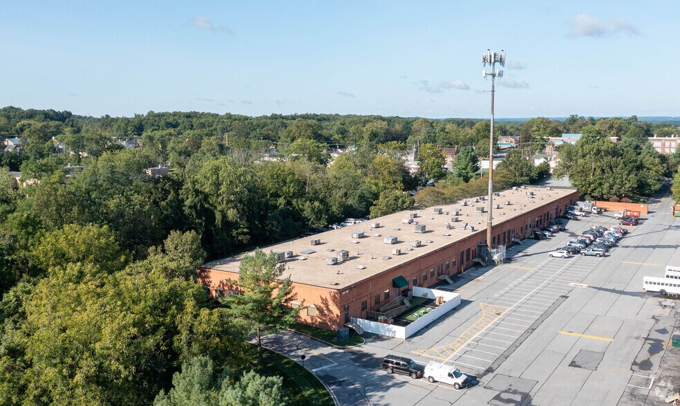 More Photos Of 100-166 Business Center Dr, Reisterstown Unknown For Lease