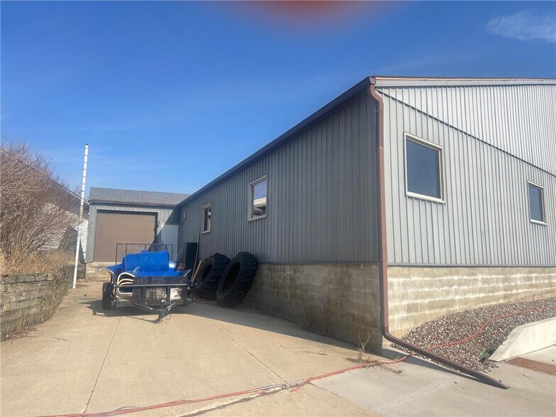 More Photos Of 105 S Mantorville Ave, Kasson Service For Sale