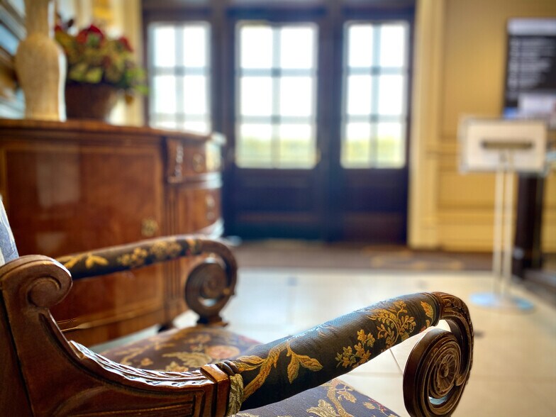 More Photos Of 63 Kercheval Ave, Grosse Pointe Farms Office For Lease