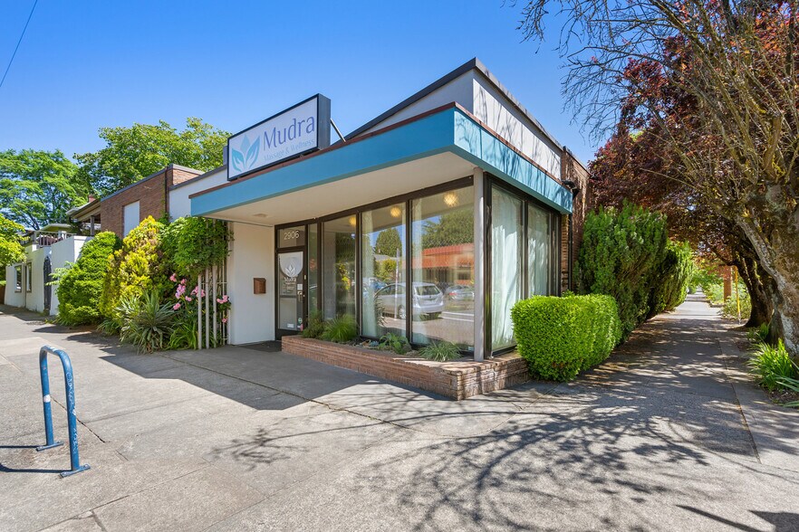 More Photos Of 2906 NE Glisan St, Portland Office For Sale