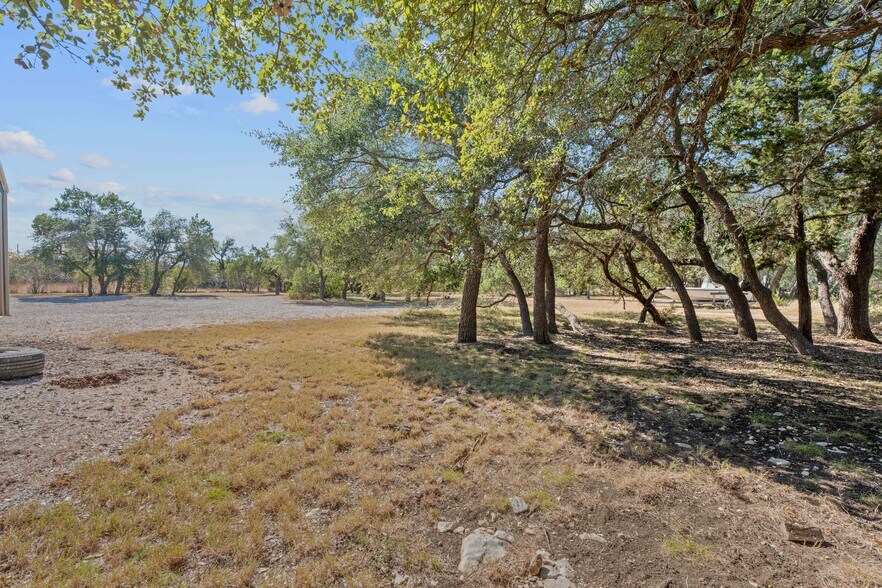 More Photos Of 217 Southern Dr, Johnson City Flex For Lease