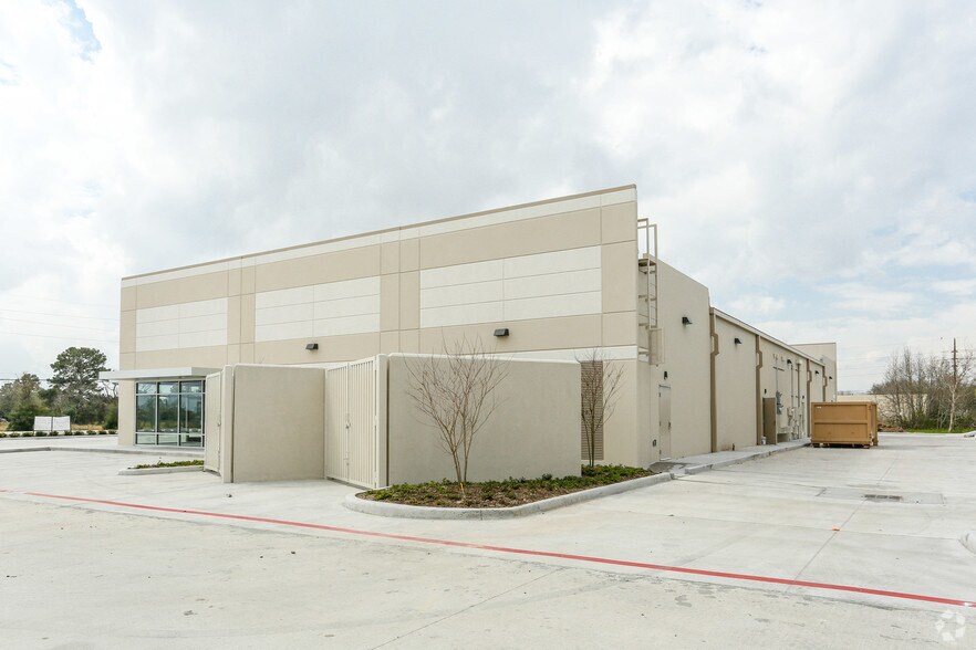 More Photos Of 641 Rankin Rd, Houston Freestanding For Lease