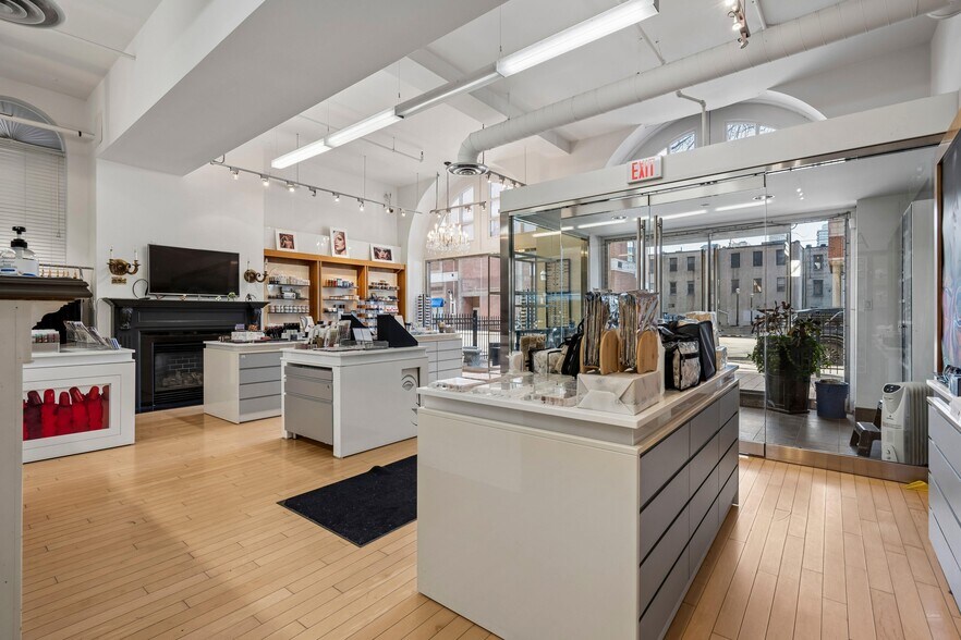 More Photos Of 110 Lombard St, Toronto Specialty For Sale