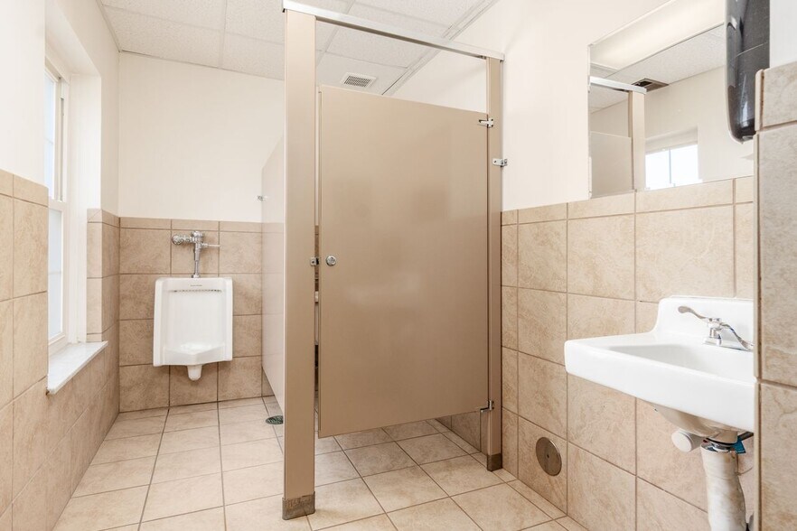 More Photos Of 6649 N High St, Worthington Medical For Sale