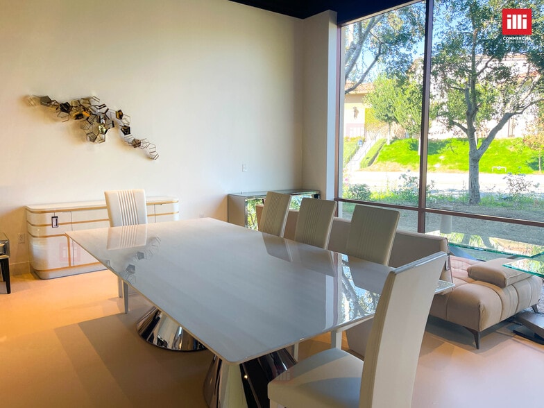 More Photos Of 28610 Canwood St, Agoura Hills Freestanding For Lease