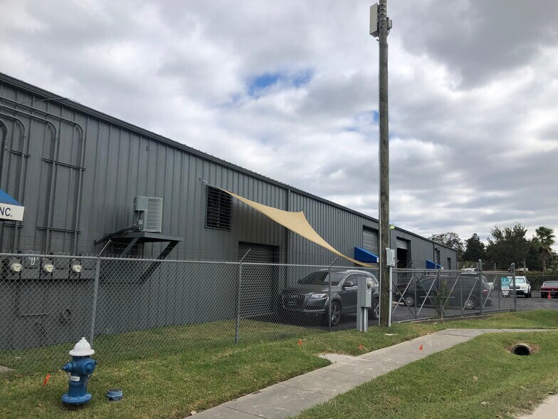 More Photos Of 301 Bennington St, Houston Warehouse For Lease