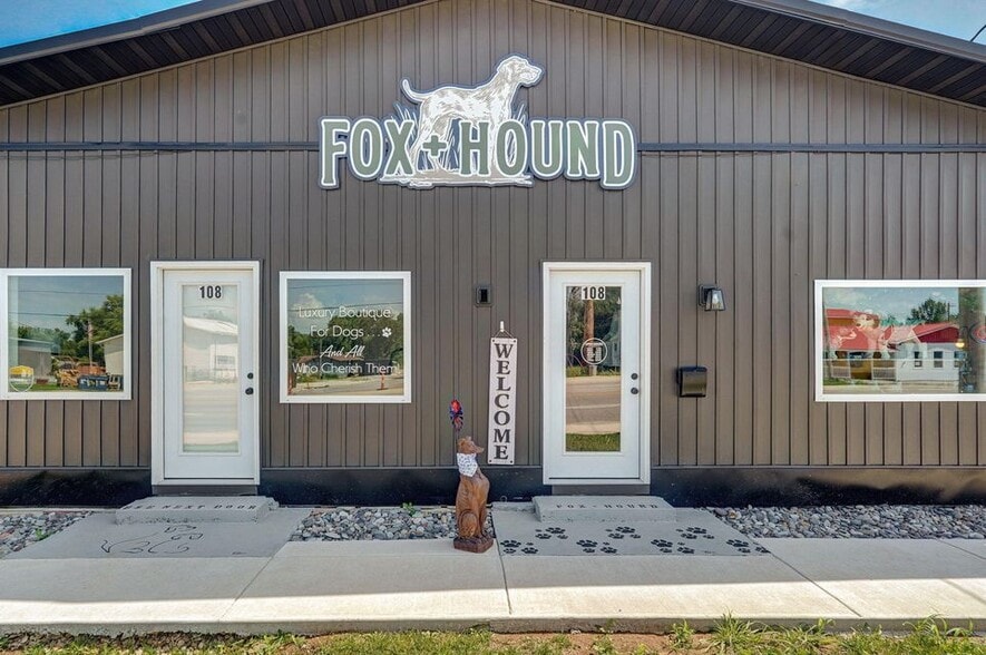 More Photos Of 108 W Mount Vernon St, Nixa Veterinarian Kennel For Sale