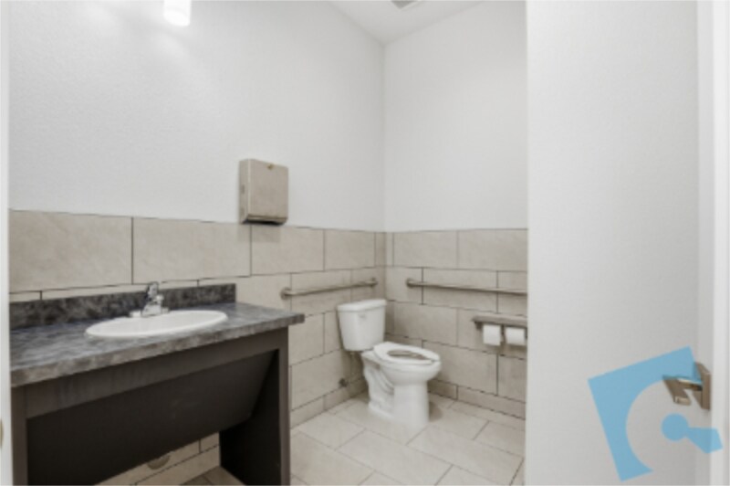 More Photos Of 9045 Mid Cities Blvd, North Richland Hills Medical For Lease