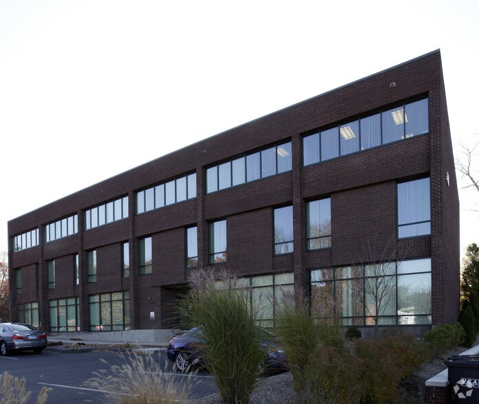 More Photos Of 335 Broad St, Manchester Office For Lease