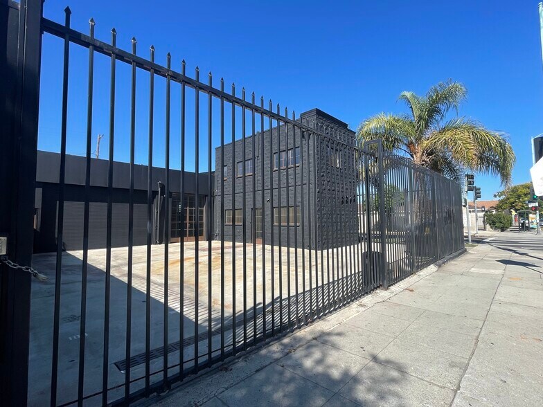 More Photos Of 3303 W Jefferson Blvd, Los Angeles Warehouse For Lease