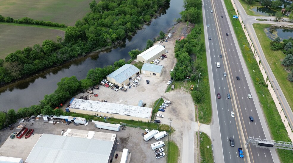 More Photos Of 18130-18134 NW Frontage Rd, Joliet Warehouse For Lease