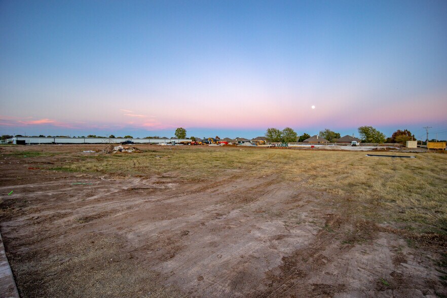 More Photos Of 1791 SW 34th St, Moore Land For Lease