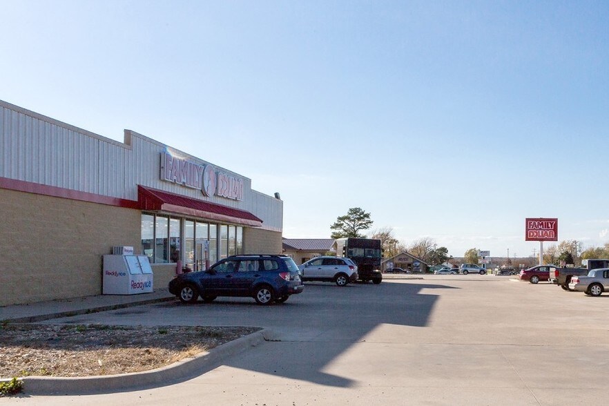 More Photos Of 1105 E Tulsa Ave, Kansas Freestanding For Lease