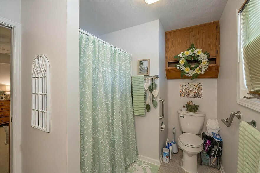 More Photos Of 714 College Dr, Anderson Apartments For Sale