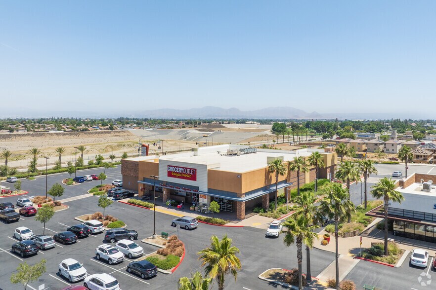 More Photos Of 1145 Renaissance Pky, Rialto Supermarket For Lease
