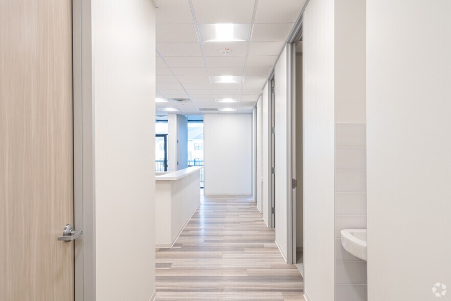 More Photos Of 9701 N Sam Houston Pky, Humble Office For Lease