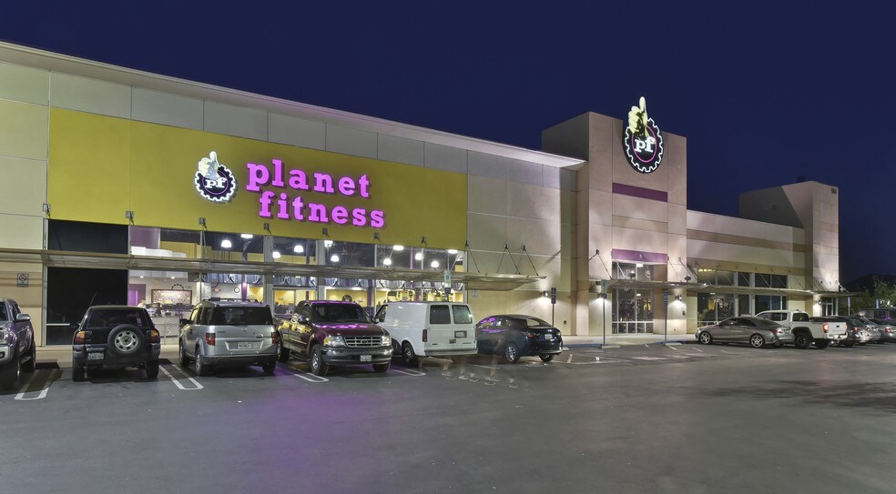 More Photos Of 1711-1990 University Dr, Vista Unknown For Lease