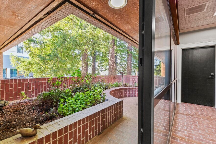 More Photos Of 2555 3rd St, Sacramento Office For Lease