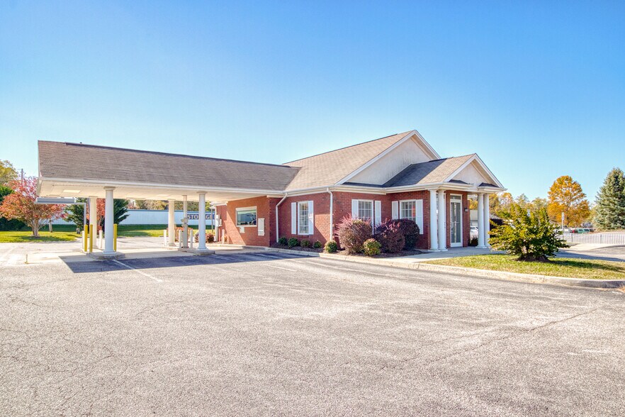 More Photos Of 2145 Roanoke St SE, Christiansburg Bank For Sale