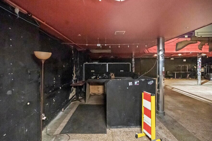 More Photos Of 24 E 3rd St, Newport Bar For Sale