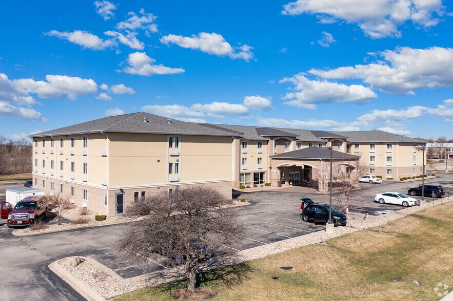 More Photos Of 3675 S 6th St, Springfield Hotel For Sale