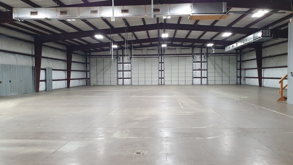 More Photos Of 7511 Oak Bluff Dr, Magnolia Warehouse For Sale