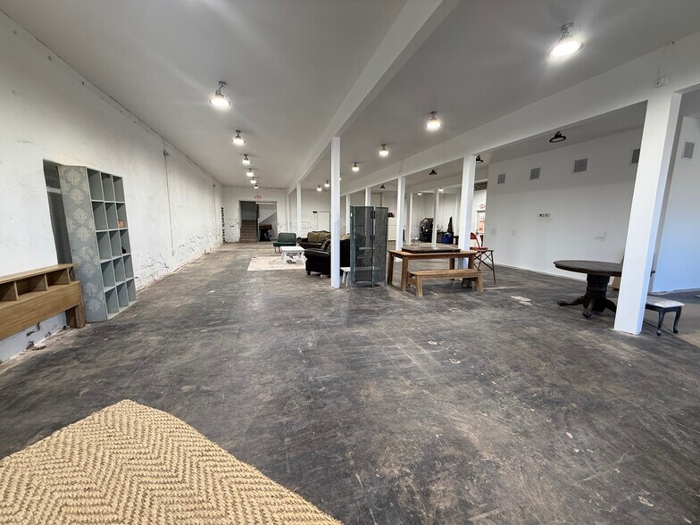 More Photos Of 218 Main St, Idalou Storefront Retail Office For Sale