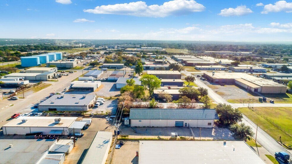 More Photos Of 4201 Clay Ave, Haltom City Warehouse For Lease