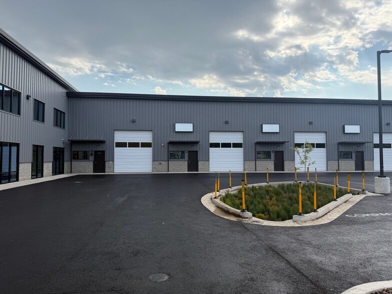 More Photos Of 125 Cap Ct, Eugene Light Distribution For Lease