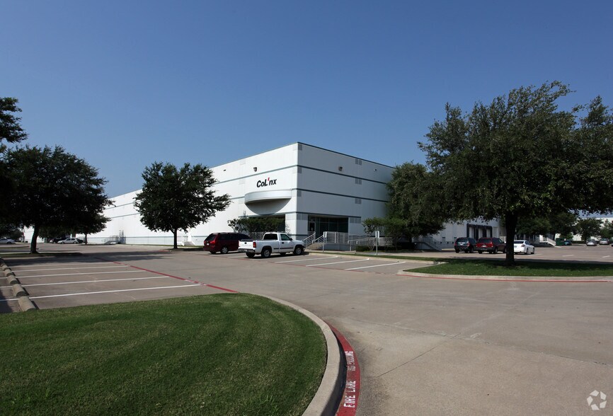 More Photos Of 1520 Luna Rd, Carrollton Warehouse For Lease