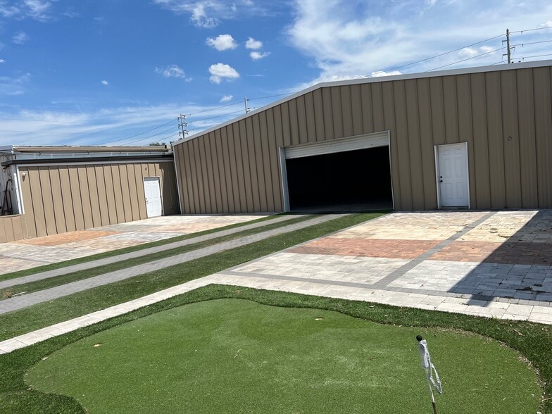 More Photos Of 7425 124th Ave, Largo Warehouse For Lease