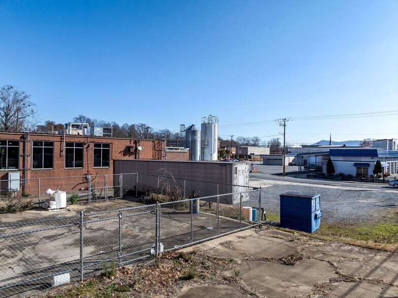 More Photos Of 212 S Green St, Morganton Bar For Sale