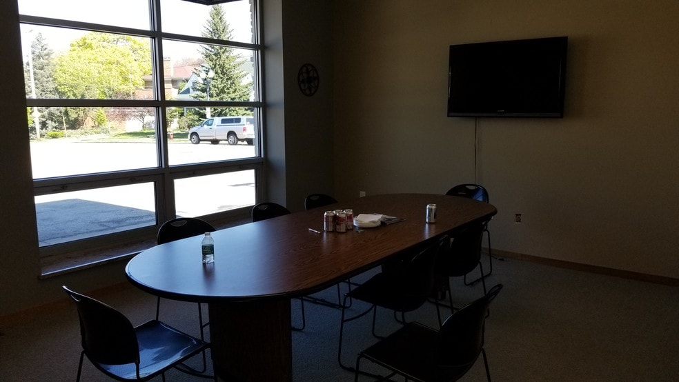 More Photos Of 6027 W Vliet St, Milwaukee Storefront Retail Office For Sale